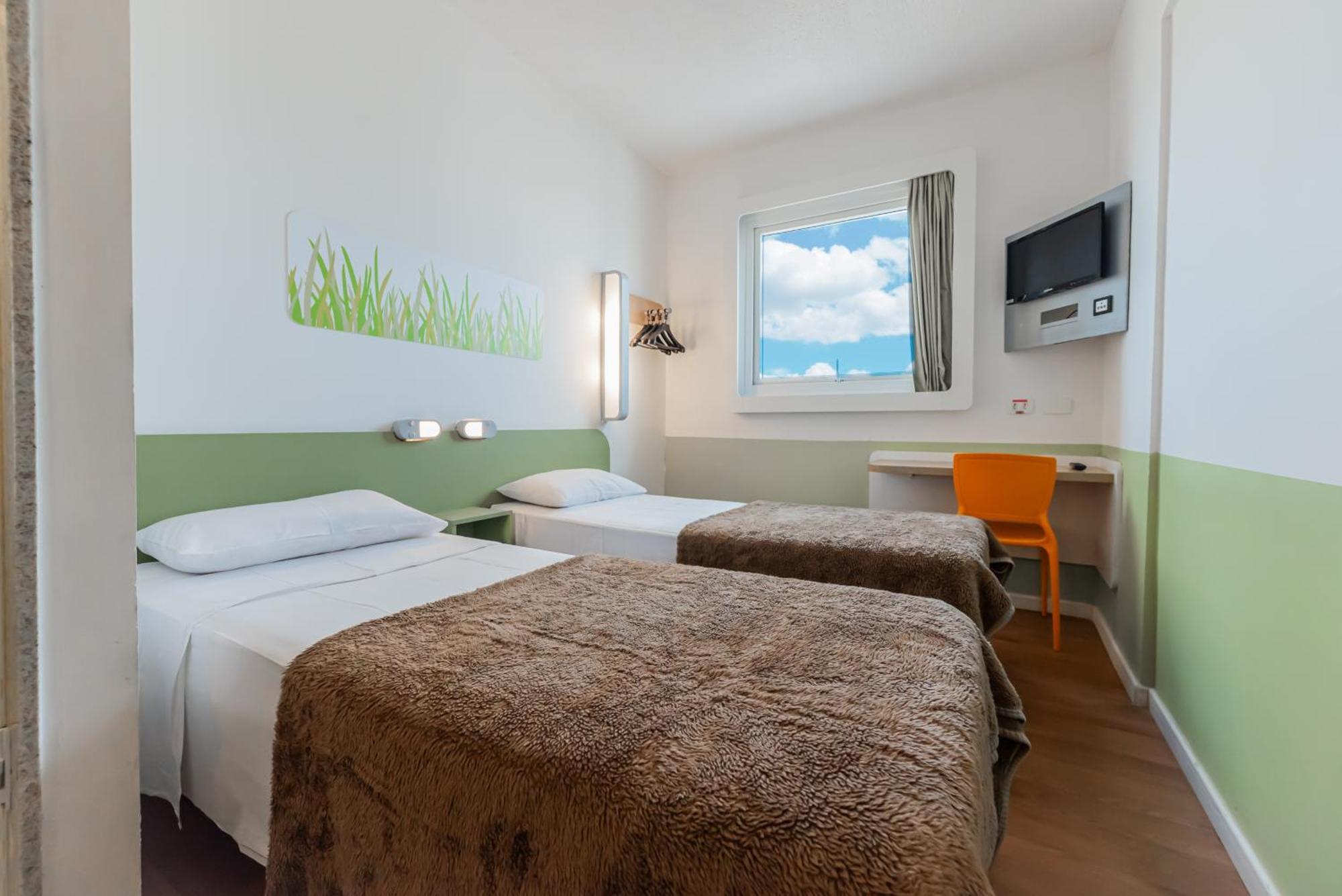 Quarto Standard com 2 Camas de Solteiro